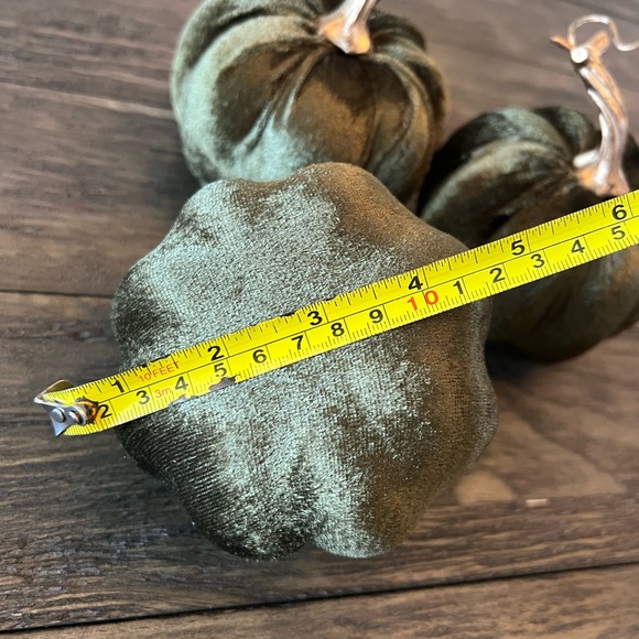 Set of 3 Velvet Pumpkins Decorative Fall Decor Green With Gold Stems - Picture 6 of 6